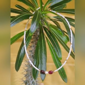 Garnet and pearl choker necklace with pearl coloured Czech seed beads